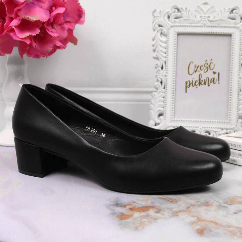 Black Pumps on a block from W Sergio Leone Footwear/Lifestyle/Sergio Leone Your Sports Performance
