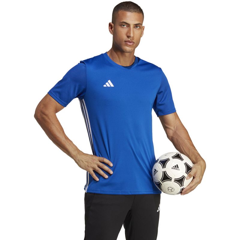 Tee shirt bleu 2025 adidas