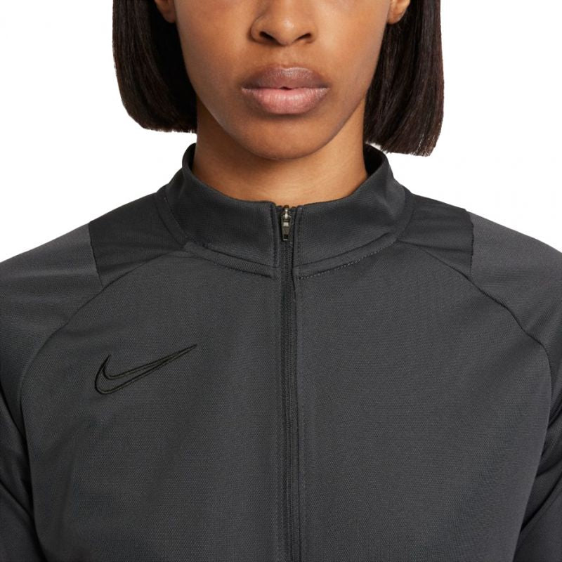 Sports tracksuit nike 2025